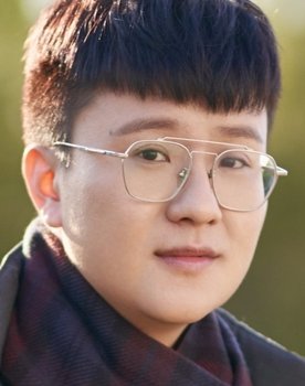 Wang Qian as Xiao Wai [Xu Jiawei's assistant]