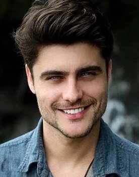 Guilherme Leicam as Leandro Martins Ramirez "Mão Santa"