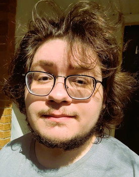 Robert Heidarisafa as Robbie