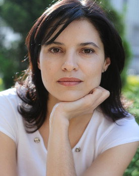 Janine Corrêa as Ana