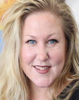 Tiffany Vollmer as Mamma Husky (voice)