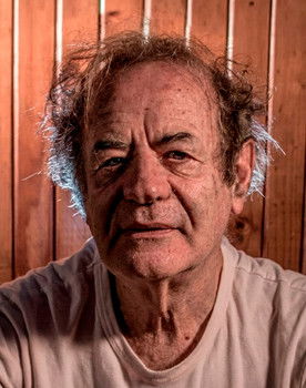 Isaac Eisen as El viejo