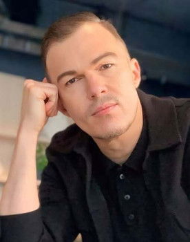 Nicolas Touderte as Self : Journalist