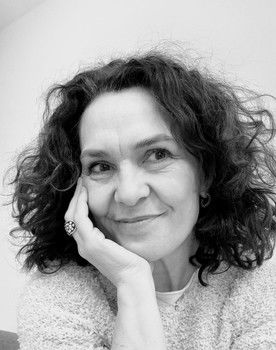 Rocío Barros as Bea