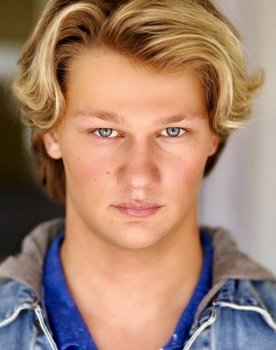 Caden Smith as Grant Timms
