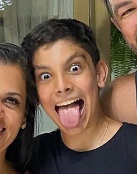 Vitor Nunes as Victor Craddock