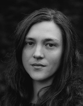 Juliette Daum as Carrie