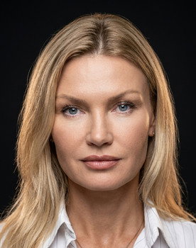 Yasemin Koşal as Türkan
