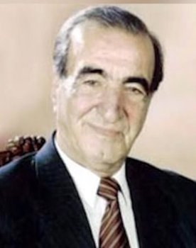 Gabil Aliev as musician playing the kemancha (novell «Suite»)