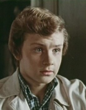 Vasili Funtikov as Gena Zhilin