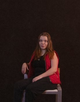 Isabela Karine Lennert as Figuração