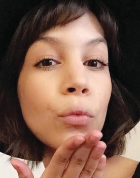 Catarina Cruz as Grabdma 1 / Turtle 2 / Song 3