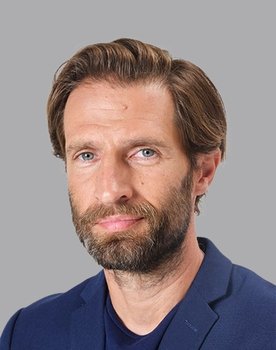 Maximos Moumouris as Nikos
