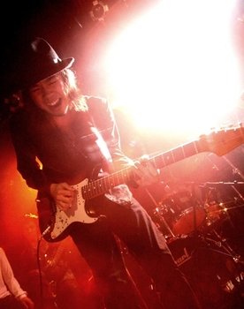 Kouta Nakamura as Guitar