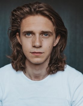Nikolaj Groth as Jeppe
