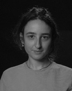 Naama Lahav as Naomi