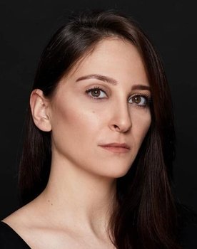 Melodi Özkazanç as Nesrin