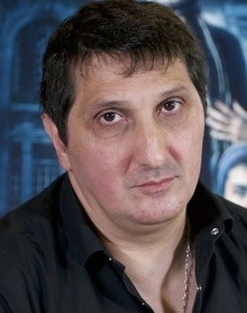 In girum imus nocte et consumimur igni: filmbiografía de Antonio Maenza