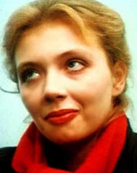 Olga Tolstetskaya as официантка
