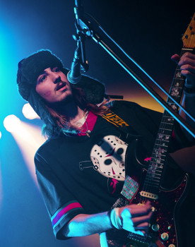 Angelo Jacumin as Angelo, le guitariste