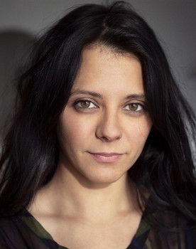 Edith Proust as Doña Musique