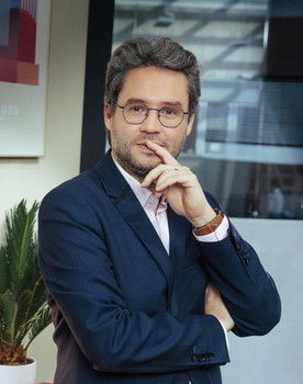Sylvain Delouvée as Self - Expert