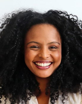 Jhéssy Oliveira as Glória