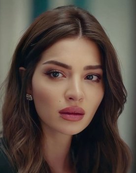 Melisa Aslı Pamuk as Sezen