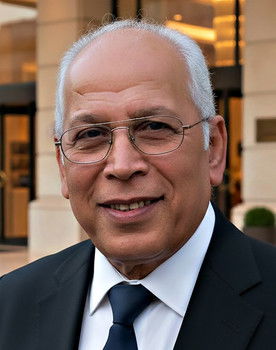 Mahmoud Al Shurbaji as مدير الفندق