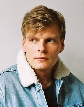 Marijus Mažūnas as Young Simonas