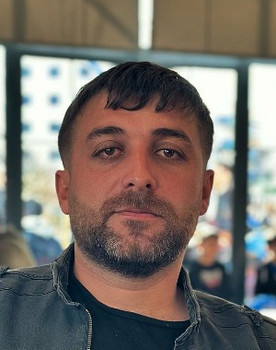 Muzaffer Arık as Beyto