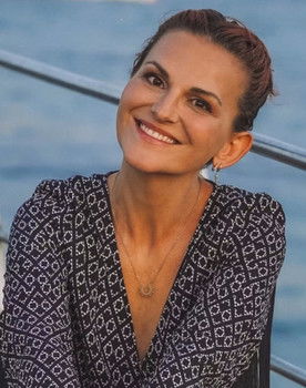 Sarah von Chamier as Carmen Lauer