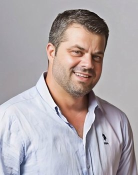 Arben Derhemi as Vlonjati