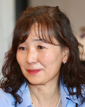 Gong Ji-young as Narrator