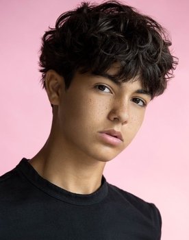 Luxton Handspiker as Aiden