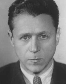 Andrei Apsolon as sotrudnik VOHR