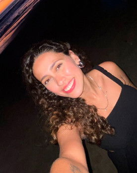 Ana Laura da Silveira as Tina