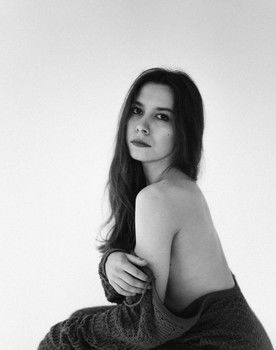 Anastasiia Tymus as News Announcer (voice)