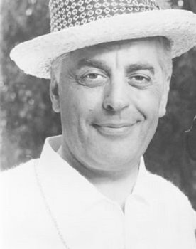 Mario Pisu as 