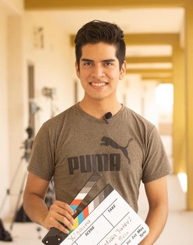 Sebastián Jaiovi as Nuez