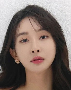 Song Yi-hyun as Collegiate Judge