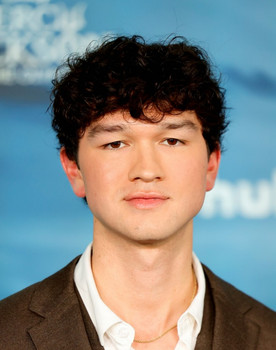 Charlie Bushnell as Bobby