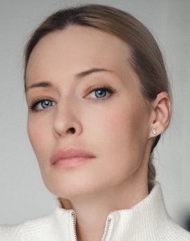 Natalya Dubovitskaya as Лаура