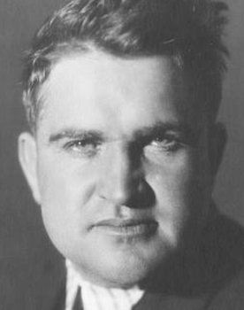 Edward F. Cline as Cop by Telephone Pole (uncredited)