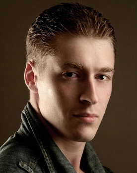 Ruslan Katsagadzhiev as Василий Шептало