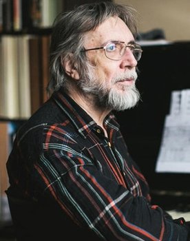 Vladimir Martynov as Папа; Музыкальный валик