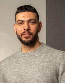 Eli Jean Tahchi as Lebanese Fencer