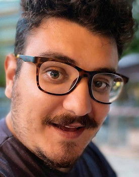 Thomas Papadakis as Dealer