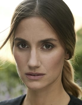 Danica Ćurčić as Naia Thulin