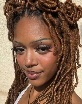 Zahnia Richardson as USER 1